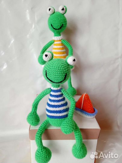 Вязаные лягушата