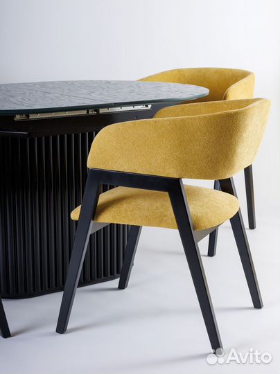 Круглый стол из массива