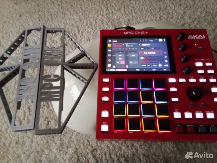 Грувбокс Akai MPC One +