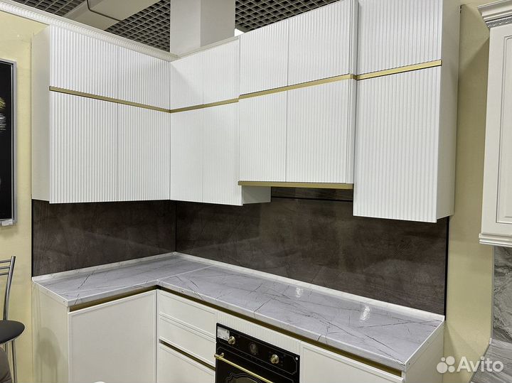 Кухня угловая Эвелин 2,33 на 1,2 метра Белая