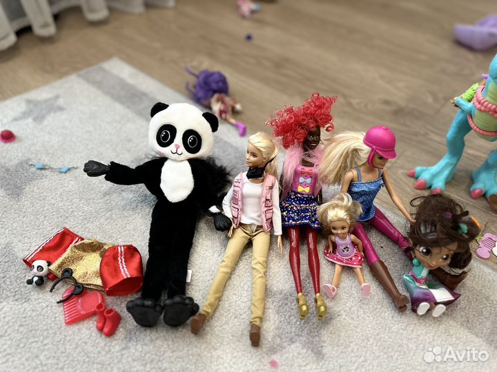 Очень много игрушек для девочки
