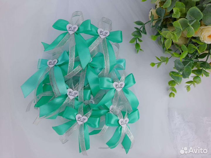 Бутоньерки для гостей бантики