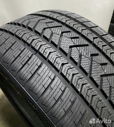 Tourador Winter Pro TSU1 245/40 R19 и 275/35 R19 100V