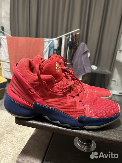 Баскетбольные кроссовки adidas