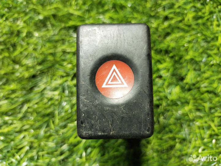 Кнопка аварийной сигнализации Renault Logan
