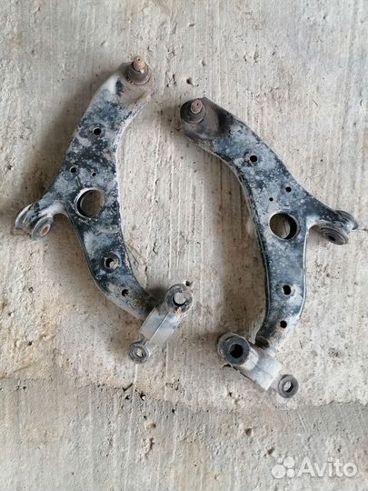 Рычаг передней