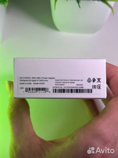 Оригинальная зарядка на iPhone