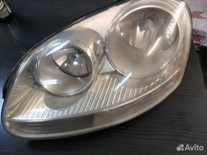 Фара левая Volkswagen Jetta 5