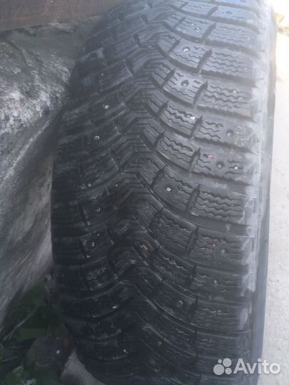 Michelin X-Ice North 2 215/55 R17