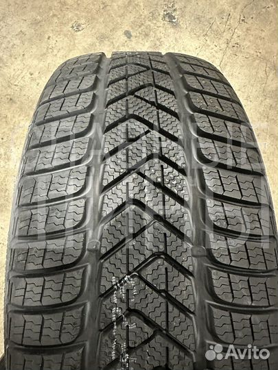 Pirelli Winter Sottozero 3 275/40 R18 103V