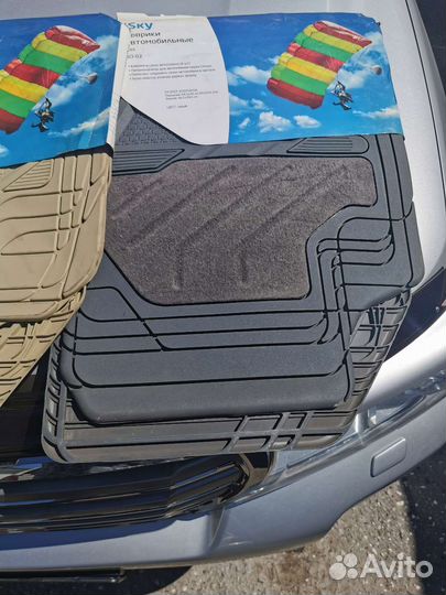 Комплект автомобильных ковриков