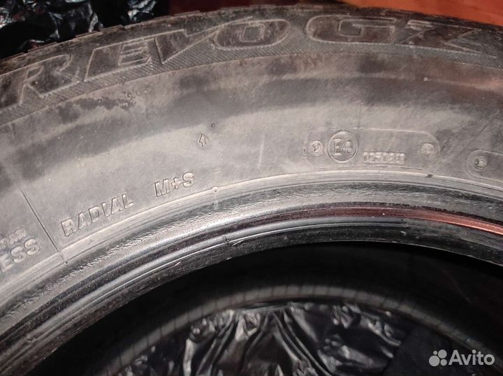 Bridgestone Blizzak Revo GZ 215/65 R16