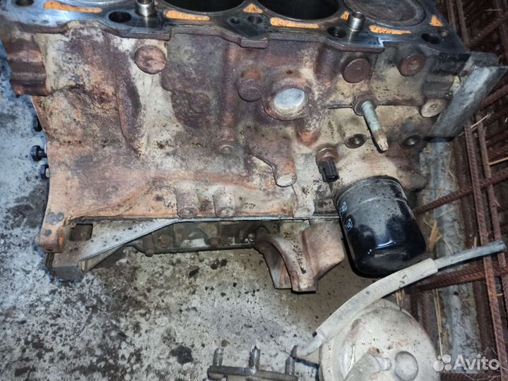 Блок цилиндров Ford Focus 1 2.0