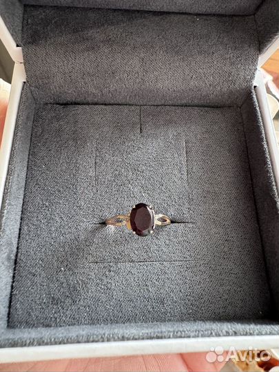 Золотое кольцо с гранатом