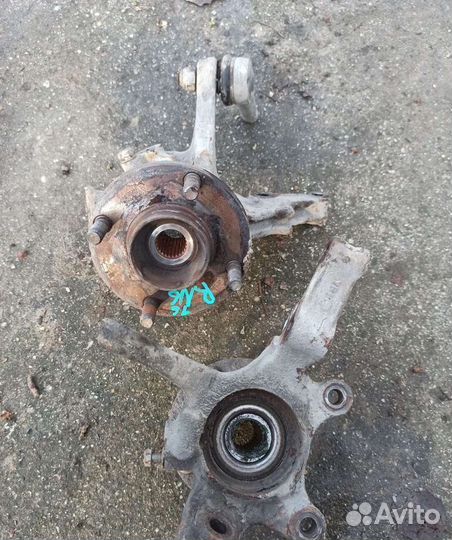 Кулак поворотный Nissan Almera N16