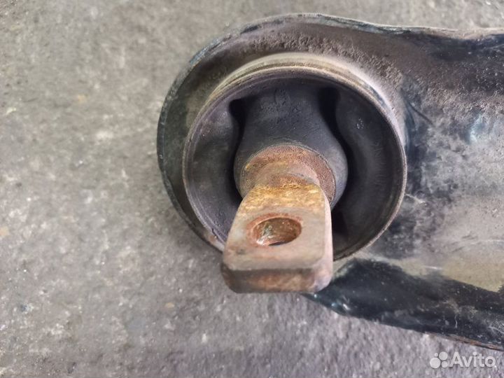 Рычаг продольный задний правый Mitsubishi Lancer