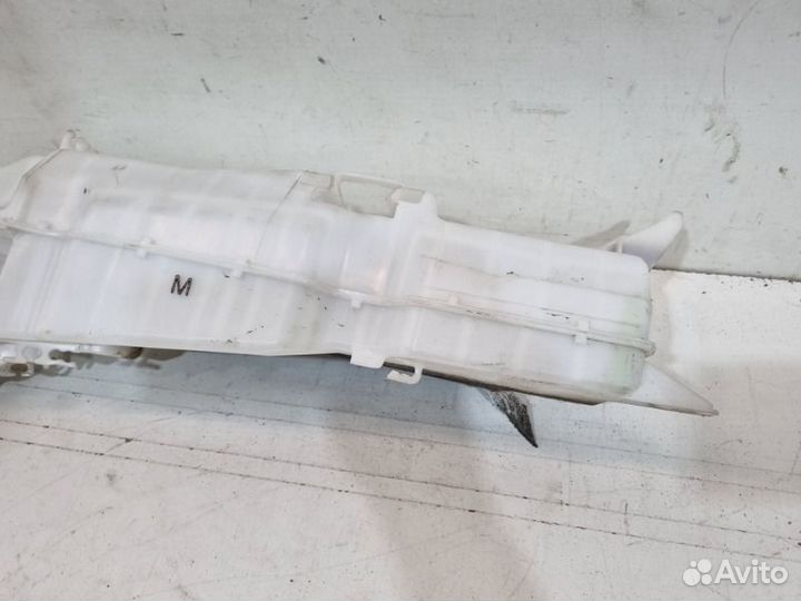 Бачок омывателя Toyota Land Cruiser 200 2016-2022