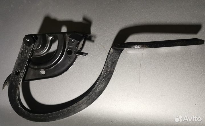 Новая петля багажника Daewoo Nexia