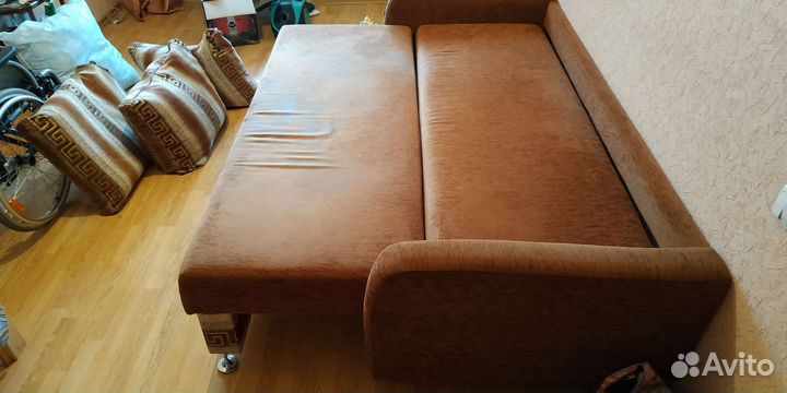 Диван двухспальный