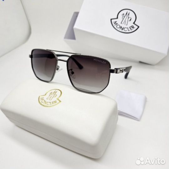 Солнцезащитные очки Moncler