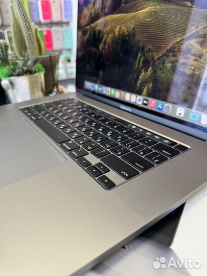Apple MacBook Pro 16. 1Tb/16Gb. Состояние Нового