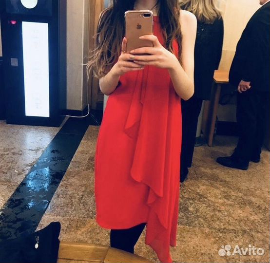 Вечернее красное платье