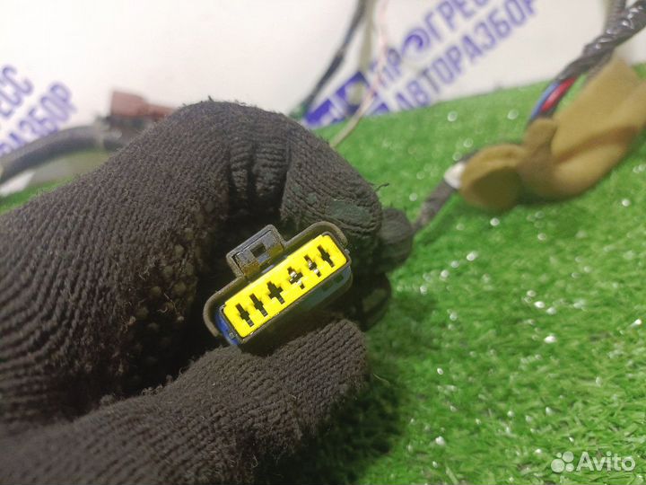 Проводка двери передняя левая Nissan Tiida хэтчбек