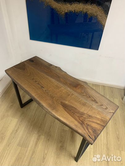 Стол из массива натурального дерева в наличии