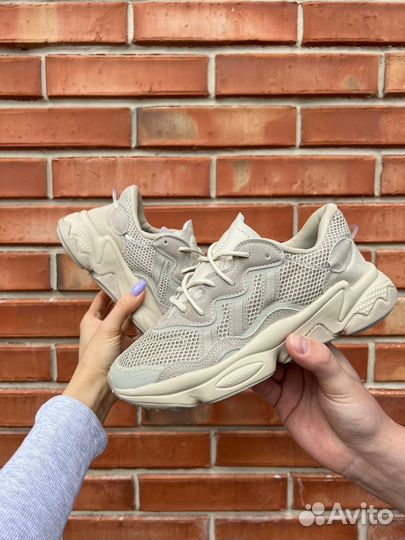 Кроссовки adidas ozweego