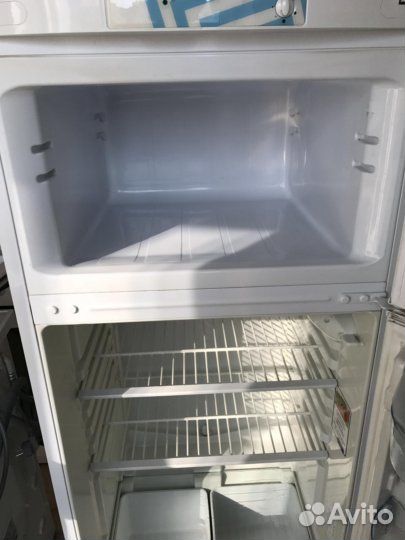Холодильник indesit