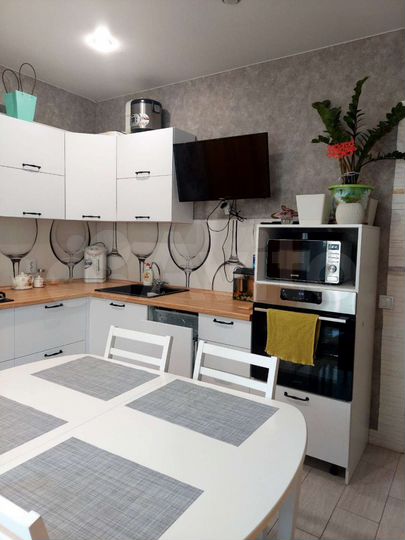 2-к. квартира, 51 м², 1/9 эт.