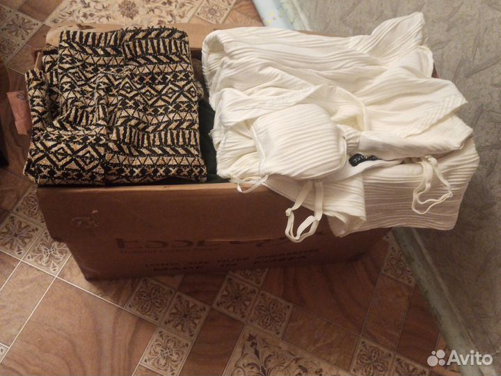 Коробка женских вещей