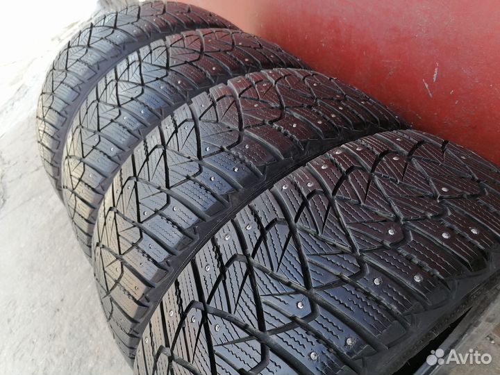 Goodyear Ultragrip 600 215/55 R17 98T