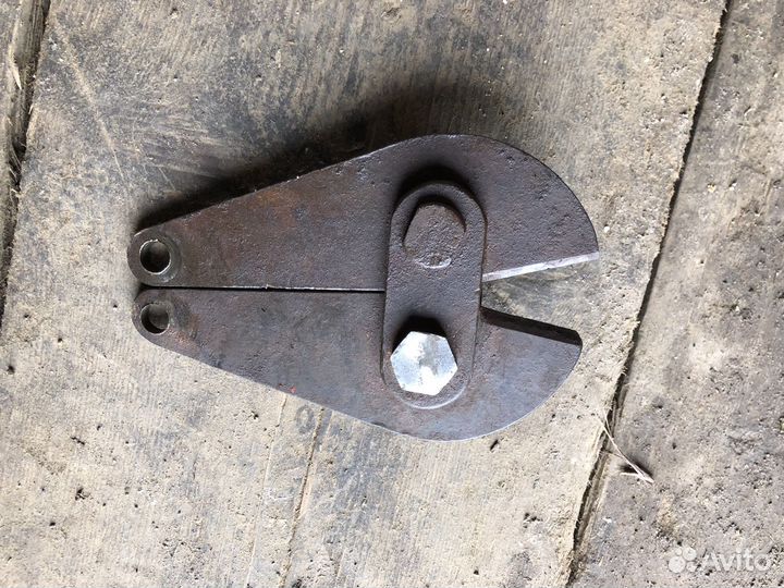 Губы болтореза