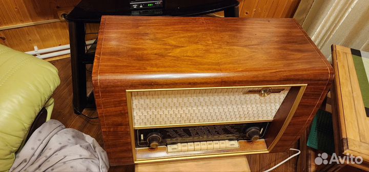 Ламповый радиоприемник Loewe Opta 2054w