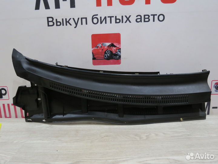 Решетка дворников правая Toyota Corolla 150