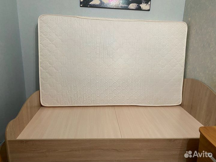 Кровать с матрасом 200 120
