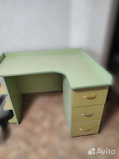 Письменный стол