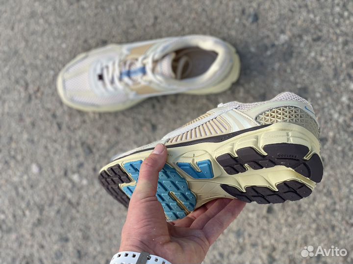 Кроссовки Nike Air Zoom Vomero 5