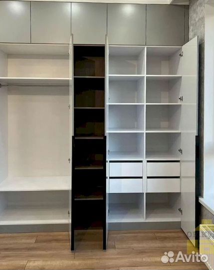 Шкаф распашной