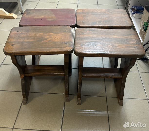 Стол и стулья