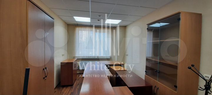 Помещение с отдельным входом, 212 м²