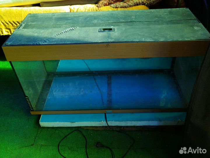 Аквариум с подсветкой и крышкой