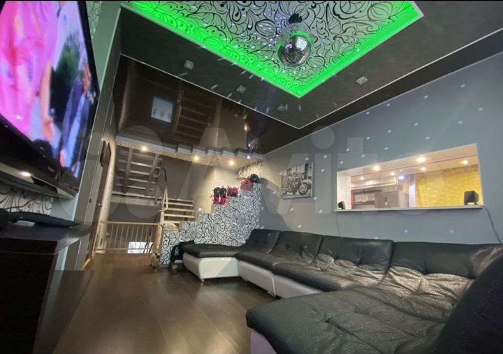 Дом 783,9 м² на участке 6,3 сот.