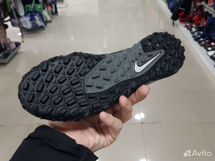 Футбольные шиповки