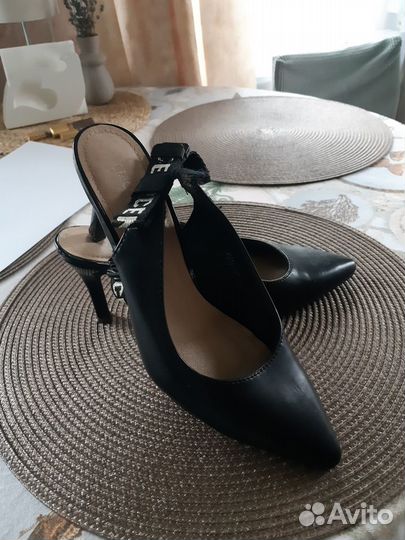 Босоножки 38