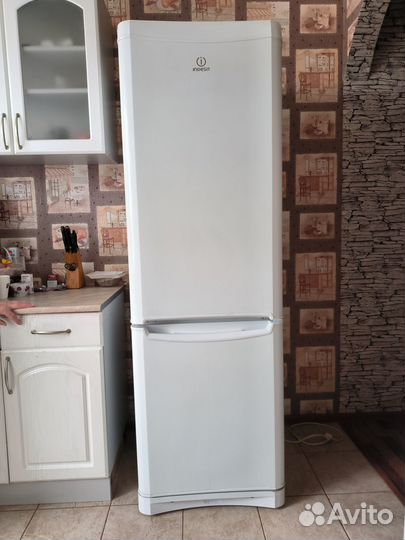 Холодильник Indesit Full No Frost