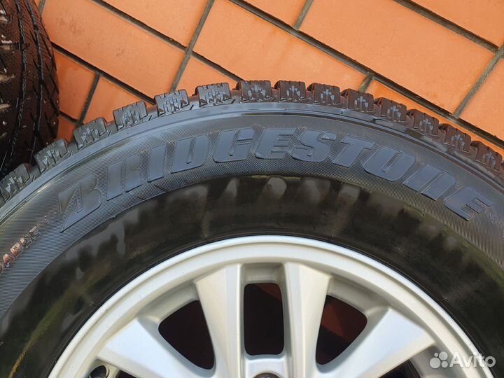 Bridgestone Ice Cruiser 7000 265/70 R16