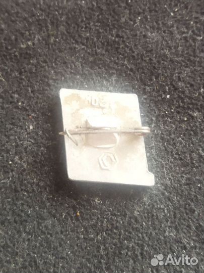 Значок СССР. Хоккей с шайбой. Хоккеист