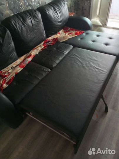 Кожаный угловой диван бу